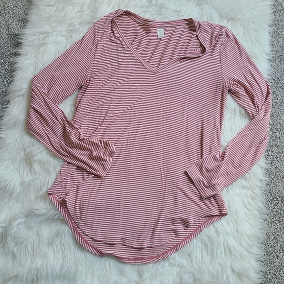 Old Navy Striped Pink And White V-Neck Long Sleeve Top - Picture 9 of 13